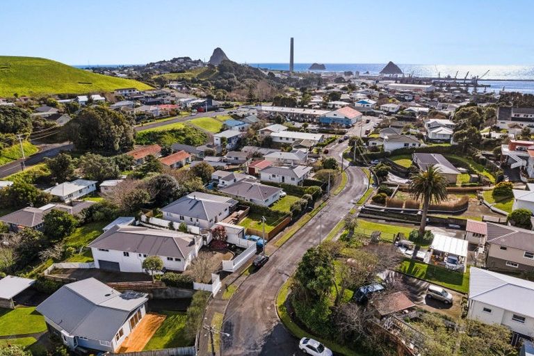 Photo of property in 20 Stuart Place, Blagdon, New Plymouth, 4310