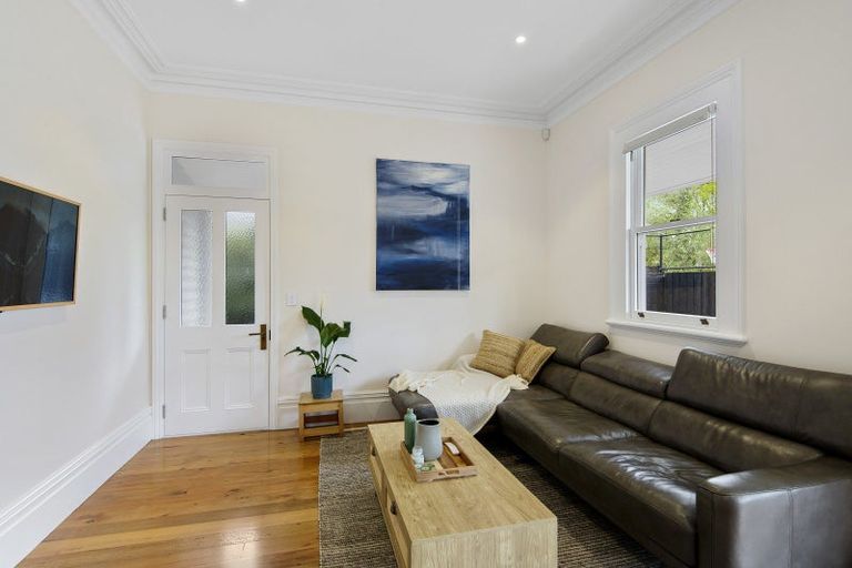 Photo of property in 75 Holly Road, St Albans, Christchurch, 8014