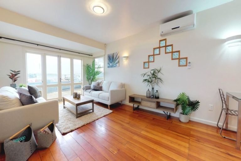 Photo of property in 237 The Esplanade, Petone, Lower Hutt, 5012