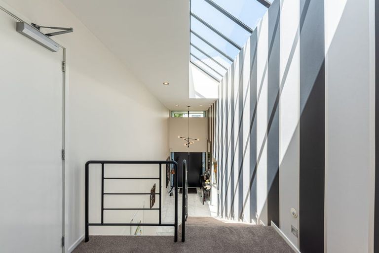 Photo of property in 9 Inverness Lane, Redcliffs, Christchurch, 8081