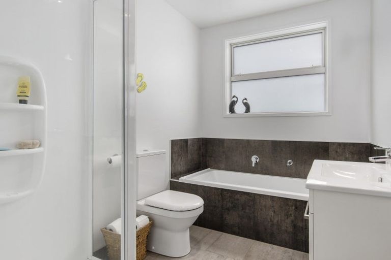 Photo of property in 28 Marion Crescent, Papamoa Beach, Papamoa, 3118