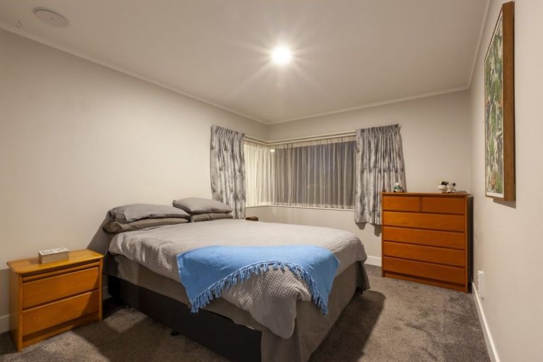 Photo of property in 68 Guildford Drive, Paraparaumu, 5032