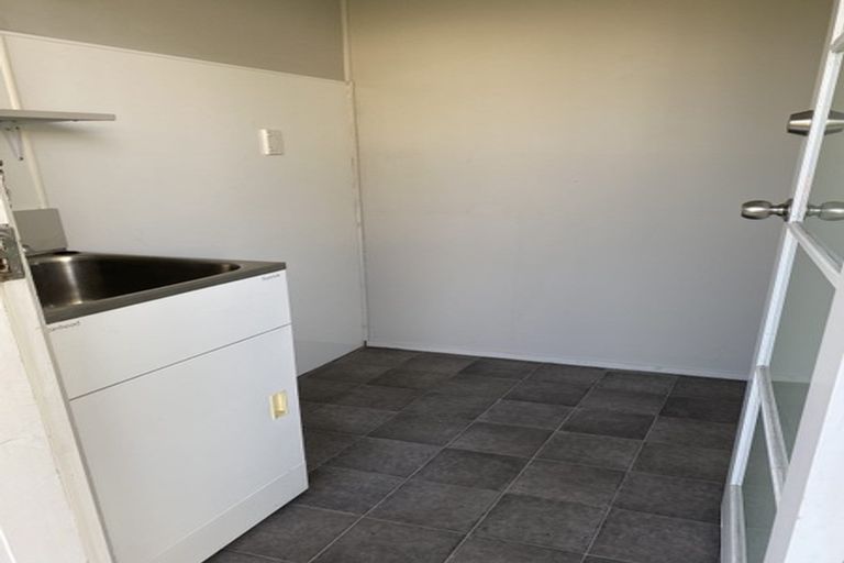 Photo of property in 18 Diana Drive, Glenfield, Auckland, 0627