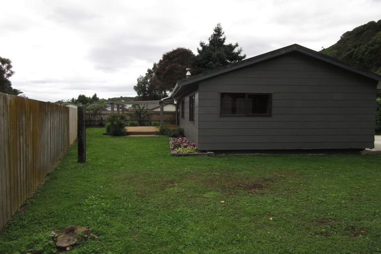 Photo of property in 4 Poneke Drive, Waikanae, 5036