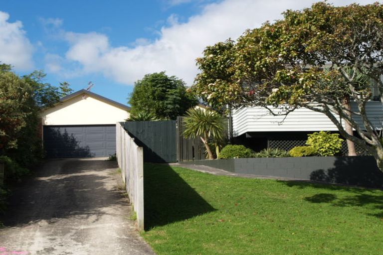 Photo of property in 2/7 Salas Place, Howick, Auckland, 2010