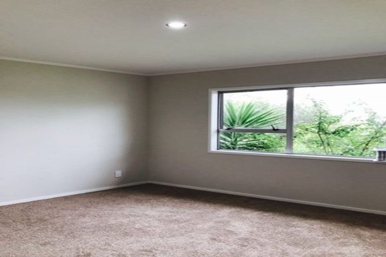 Photo of property in 43 Cedar Heights Avenue, Massey, Auckland, 0614