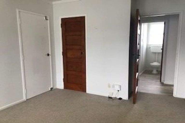 Photo of property in 1/3 Fruitvale Road, New Lynn, Auckland, 0600