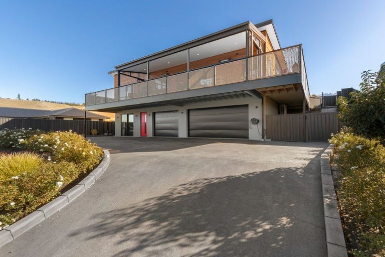 Photo of property in 45 Stratford Drive, Mount Pisa, Cromwell, 9383