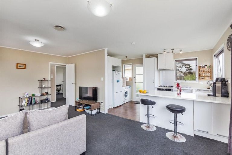Photo of property in 2/121 Seymour Road, Sunnyvale, Auckland, 0612