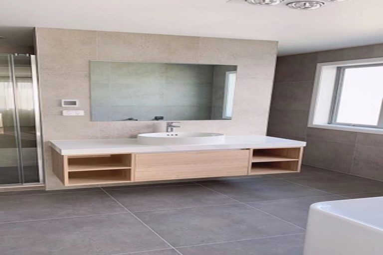 Photo of property in 35 Maka Terrace, Orewa, 0931