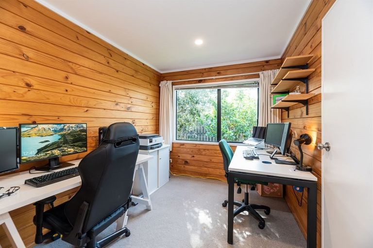 Photo of property in 2/19 Becroft Drive, Forrest Hill, Auckland, 0620