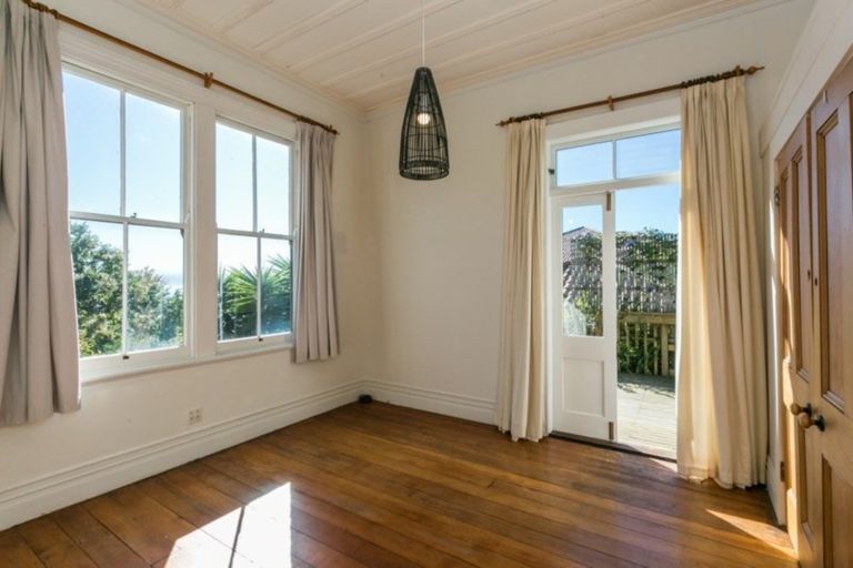Photo of property in 129 Chaucer Road, Hospital Hill, Napier, 4110