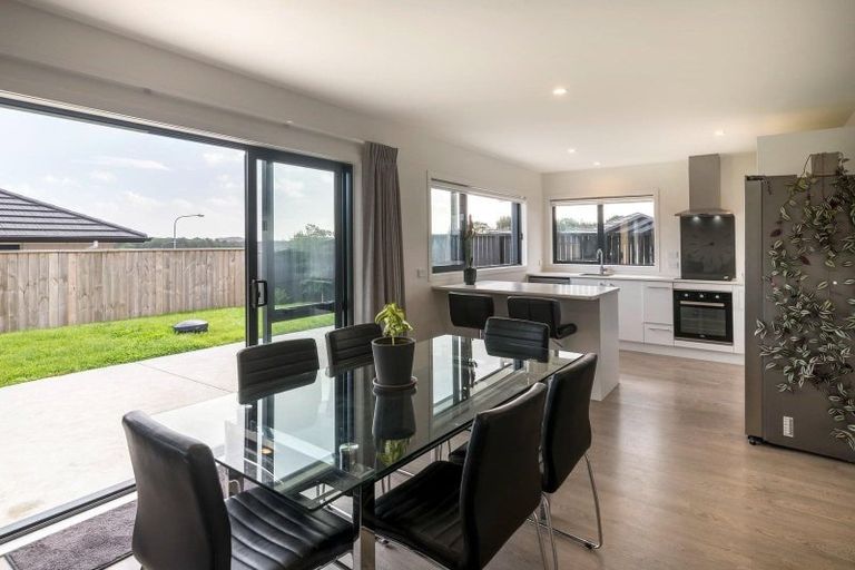 Photo of property in 7 Morepork Drive, Waikanae, 5036