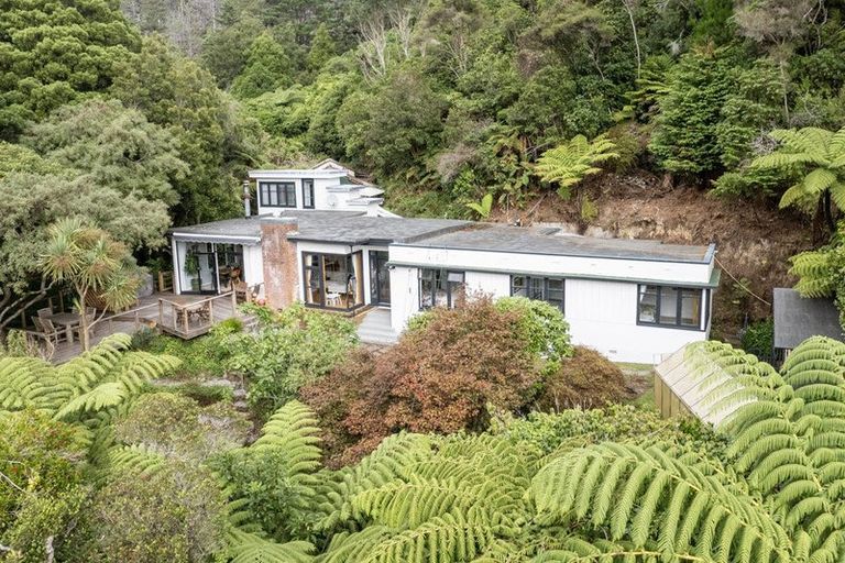 Photo of property in 124 Kamahi Street, Stokes Valley, Lower Hutt, 5019