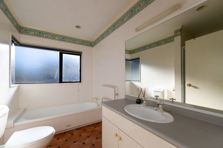 Photo of property in 84 Churchill Drive, Taradale, Napier, 4112