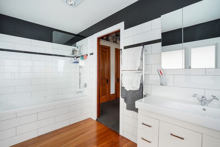 Photo of property in 36 Knowles Street, Terrace End, Palmerston North, 4410