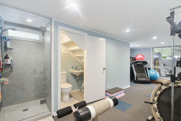 Photo of property in 37 Derwent Crescent, Titirangi, Auckland, 0604