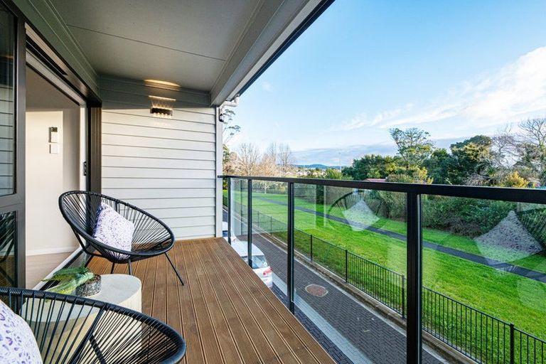 Photo of property in 3/504 Swanson Road, Ranui, Auckland, 0612