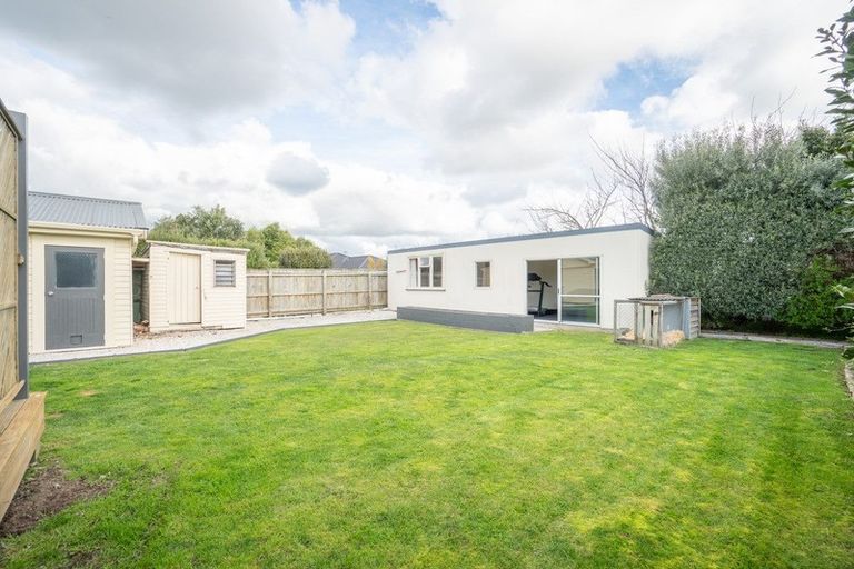 Photo of property in 18 Kingswood Street, Takaro, Palmerston North, 4412