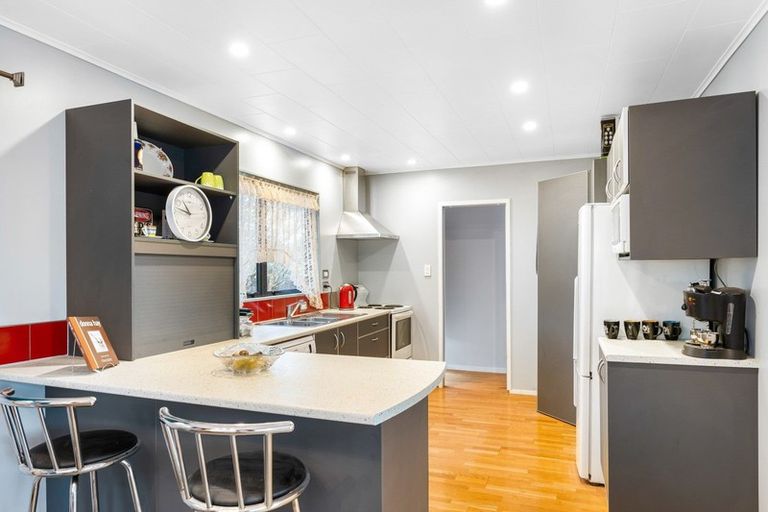 Photo of property in 43 Brightwater Crescent, Totara Park, Upper Hutt, 5018