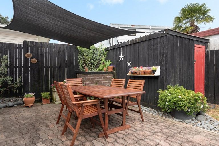 Photo of property in 74 Queen Road, Bellevue, Tauranga, 3110