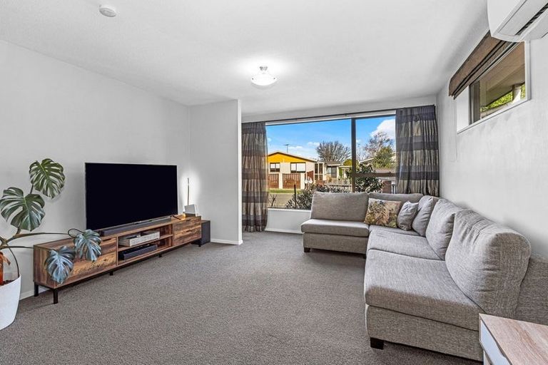 Photo of property in 6b Rolfe Place, Bishopdale, Christchurch, 8053