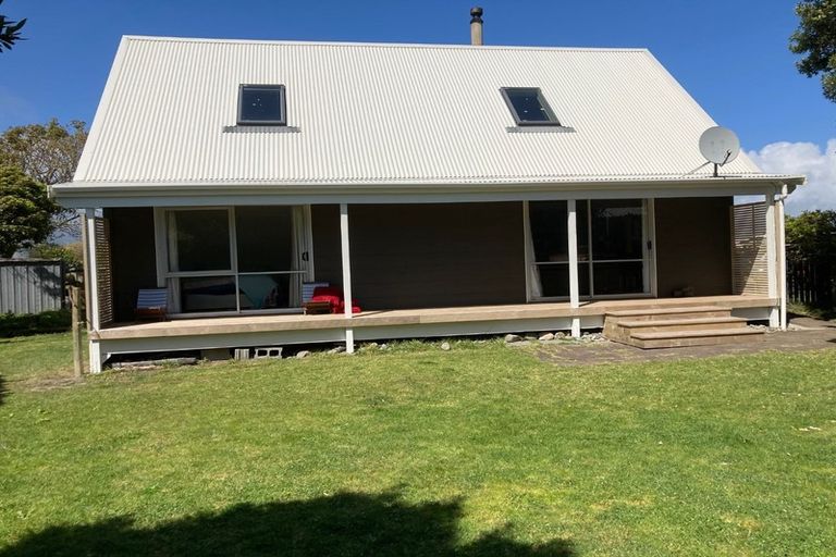 Photo of property in 18 Simcox Street, Otaki Beach, Otaki, 5512