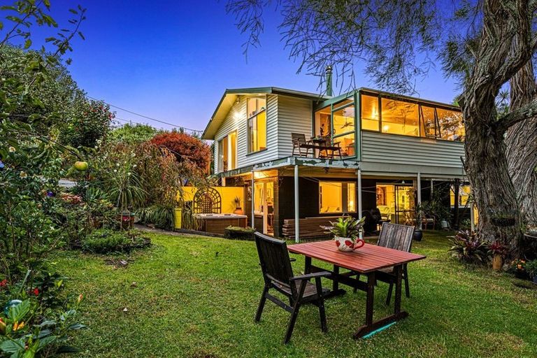 Photo of property in 424 Don Buck Road, Massey, Auckland, 0614