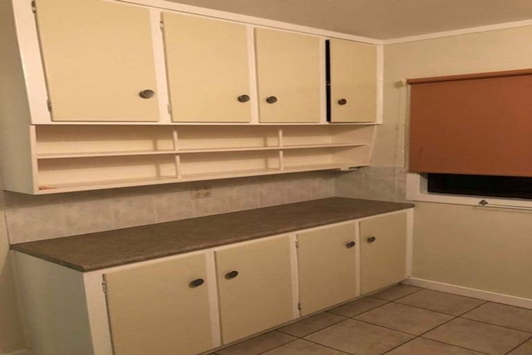 Photo of property in 1/18 Mcleod Road, Henderson, Auckland, 0612