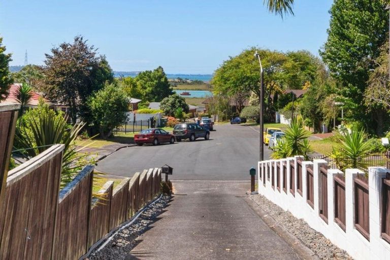 Photo of property in 19 Wairata Place, Te Atatu South, Auckland, 0610