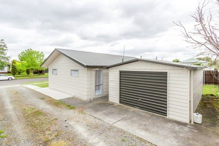 Photo of property in 15 Leander Place, Milson, Palmerston North, 4414