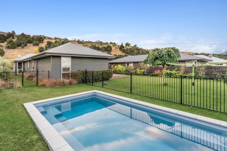 Photo of property in 32 Quinnat Street, Albert Town, Wanaka, 9305