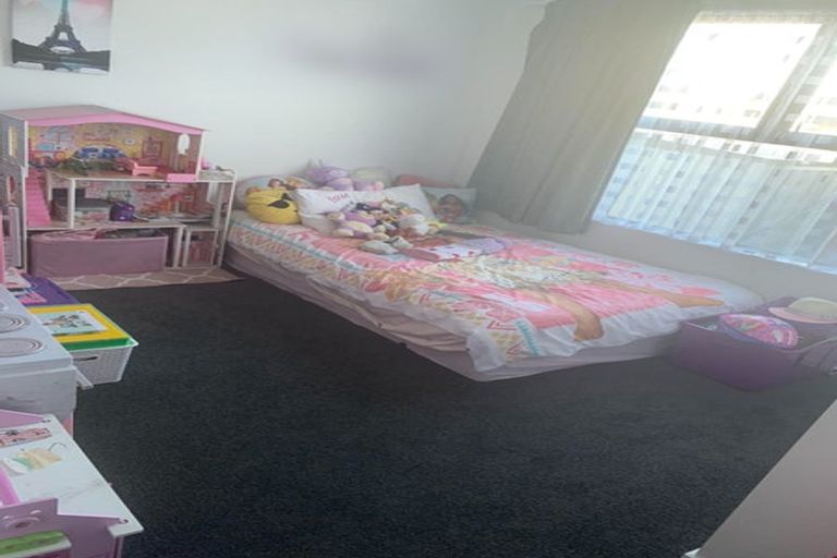 Photo of property in 48 Exeter Crescent, Takaro, Palmerston North, 4412