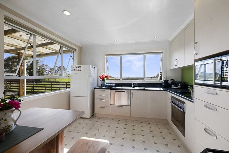 Photo of property in 435 Barrett Road, Omata, New Plymouth, 4374