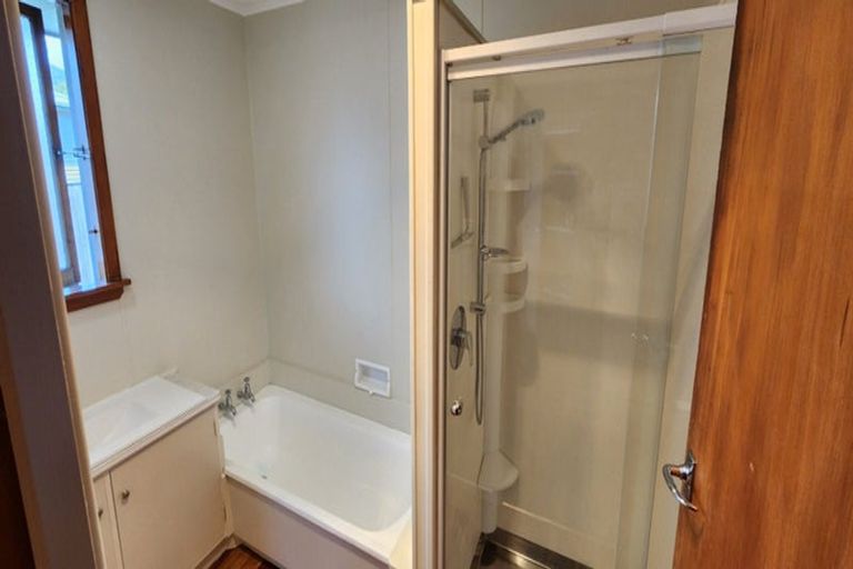 Photo of property in 2 Donnelly Street, Oakura, 4314