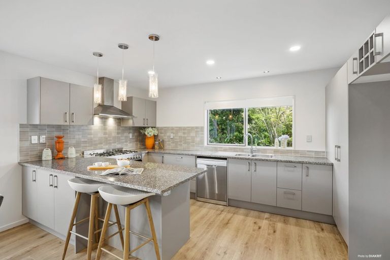 Photo of property in 2/63 Pupuke Road, Birkenhead, Auckland, 0627