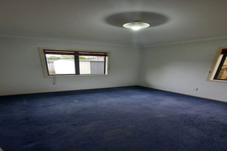 Photo of property in 10 Cinnabar Place, Westgate, Auckland, 0614