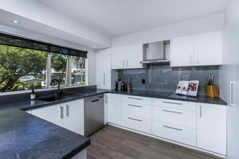 Photo of property in 2/133 Carlisle Road, Northcross, Auckland, 0632