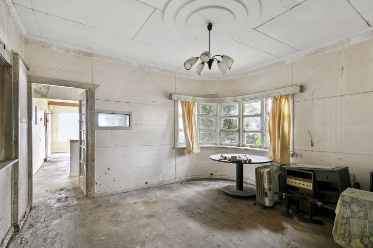 Photo of property in 87 Maupuia Road, Maupuia, Wellington, 6022