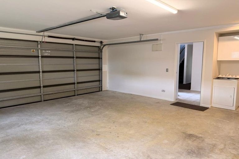 Photo of property in 4/143a Wiseley Road, West Harbour, Auckland, 0618