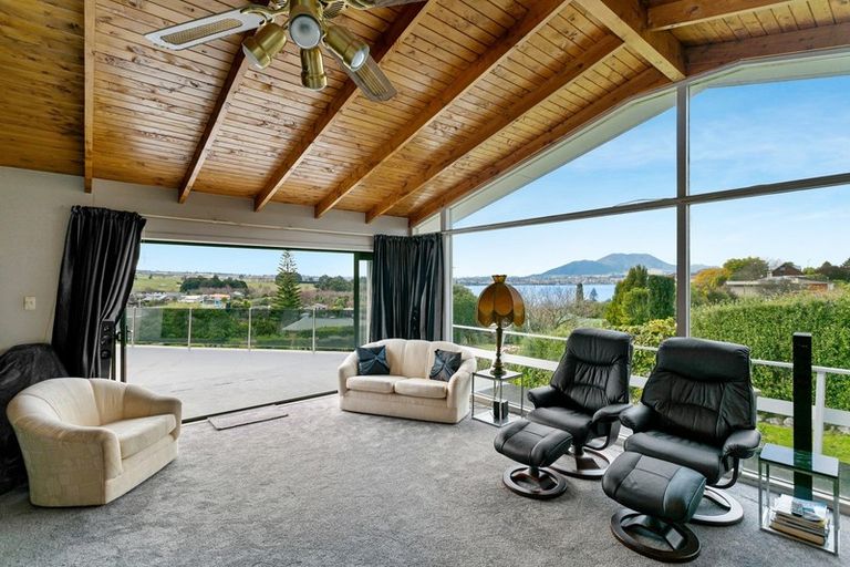 Photo of property in 8 Scenic Heights, Acacia Bay, Taupo, 3330
