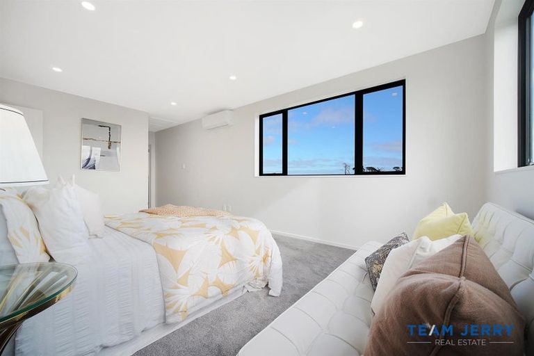Photo of property in 1 Korowhiti Road, Clarks Beach, 2122
