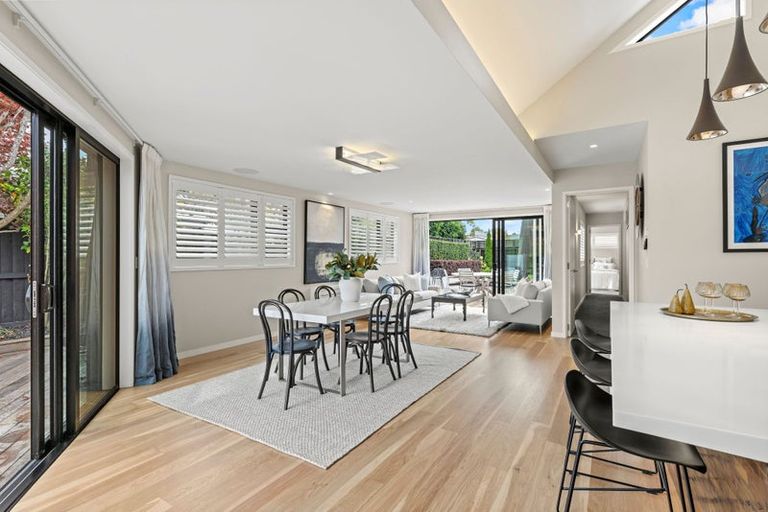 Photo of property in 15 Saint Andrews Square, Strowan, Christchurch, 8052