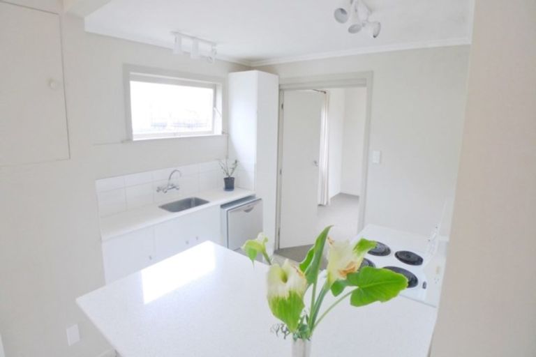 Photo of property in 127 View Road, Sunnyvale, Auckland, 0612