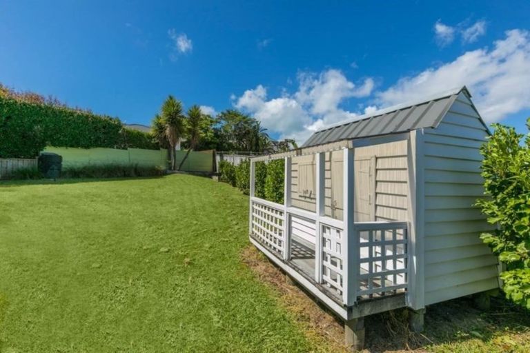 Photo of property in 2/18 Kenmure Avenue, Forrest Hill, Auckland, 0620