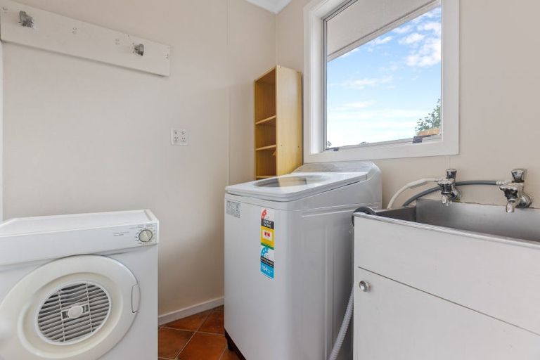 Photo of property in 6 Kauri Street, Merrilands, New Plymouth, 4312