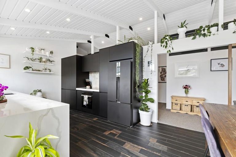 Photo of property in 42a Colmar Road, Mellons Bay, Auckland, 2014