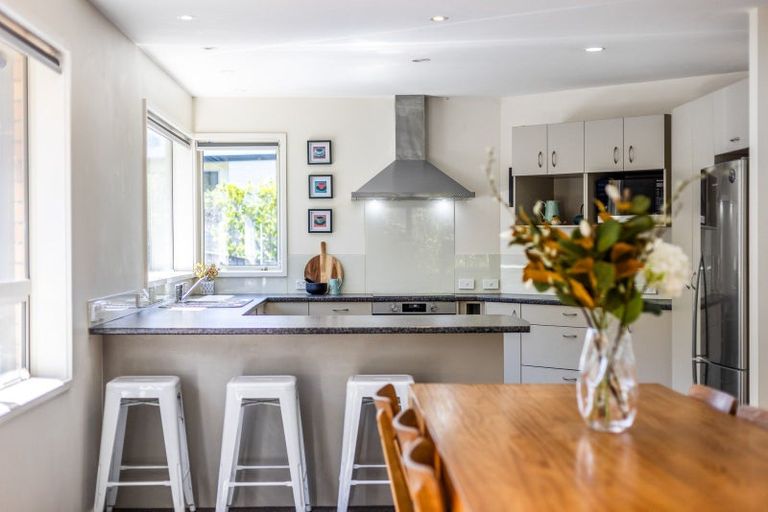 Photo of property in 8 Kaweka Close, Aotea, Porirua, 5024