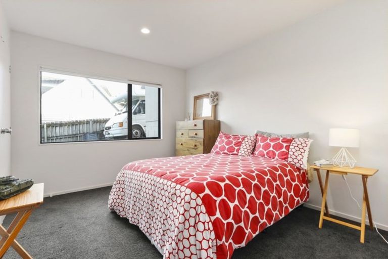 Photo of property in 11 Dorchester Place, Orewa, 0931