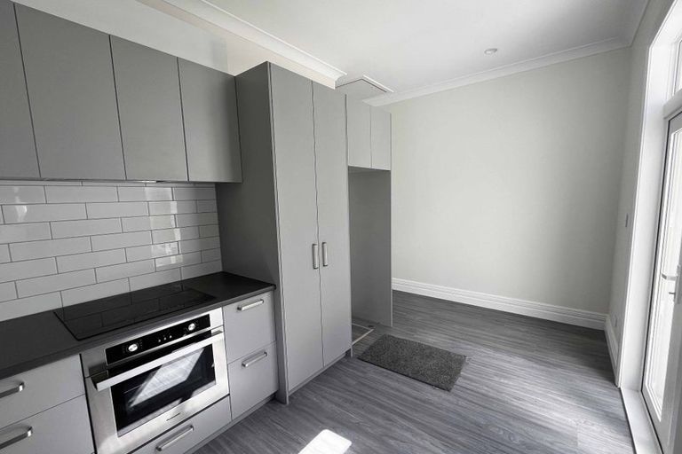 Photo of property in 7 Rixon Grove, Mount Victoria, Wellington, 6011